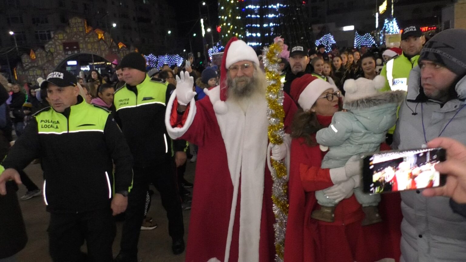 Străzile Târgoviștei, cuprinse de magia sărbătorilor odată cu sosirea lui Moș Crăciun