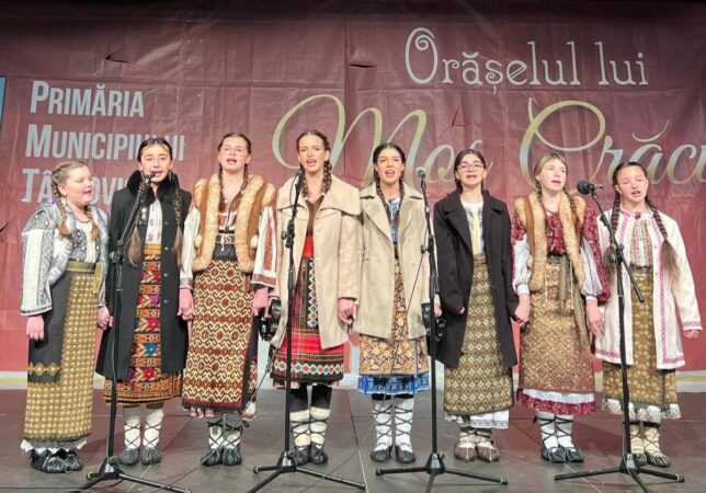  Magie muzicală  în Orășelul lui Moș Crăciun la Târgoviște – audiția Clasei de Canto a Școlii Populare de Arte „Octav Enigărescu”