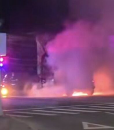 Mașină cuprinsă de flăcări în miez de noapte, la Târgoviște
