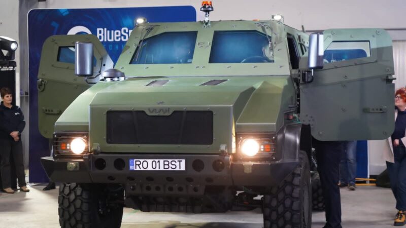 VLAH, primul vehicul blindat românesc 4×4 realizat la standarde NATO, la Uzina Automecanica Moreni VLAH, primul vehicul blindat românesc 4x4 realizat la standarde NATO, realizat la Uzina Automecanica Moreni