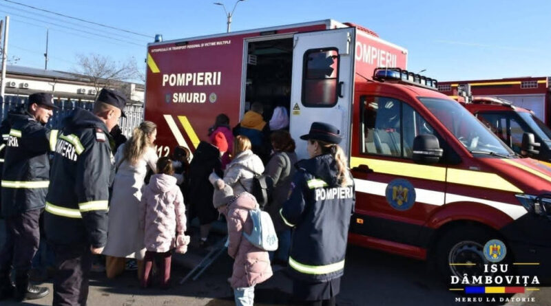 Zâmbete și lecții de siguranță la ISU Dâmbovița