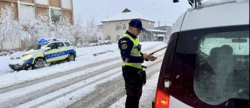 Bărbat fără permis de conducere, depistat la volanul unui vehicul neînmatriculat