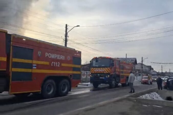 Iadul la Comișani: Două case au fost cuprinse de flăcări
