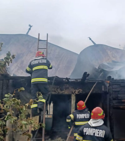 Incendiu la o locuință din satul Tețcoiu, comuna Mătăsaru, o persoană a fost transportată la spital