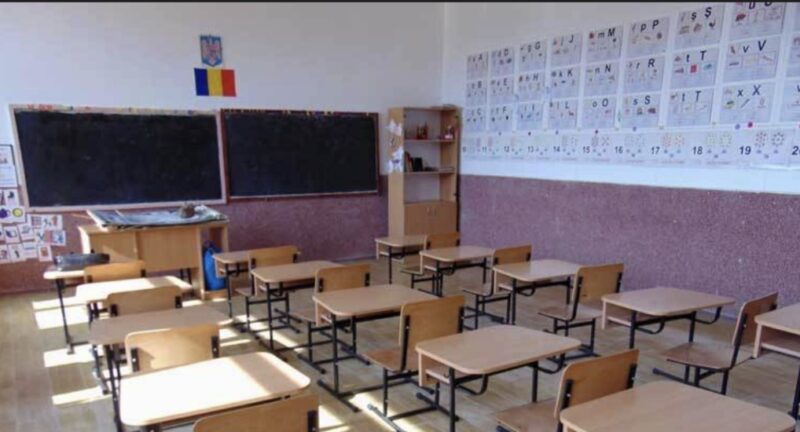 Toți elevii și studenții  vor prezenta adeverință medicală la revenirea în colectivitate