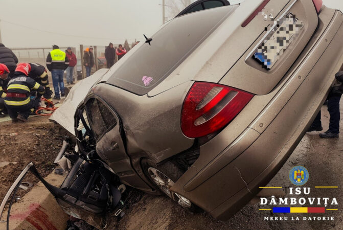 Tragedie, o mașină a intrat într-un cap de pod, șoferul a decedat