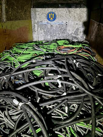 Transport neautorizat de deșeuri neferoase, descoperit de polițiști în comuna Lungulețu Transport neautorizat de deșeuri neferoase, descoperit de polițiști în comuna Lungulețu