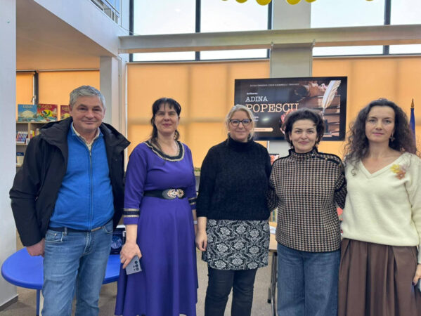Elevii Școlii Gimnaziale „Tudor Vladimirescu” au întâlnit-o pe scriitoarea Adina Popescu