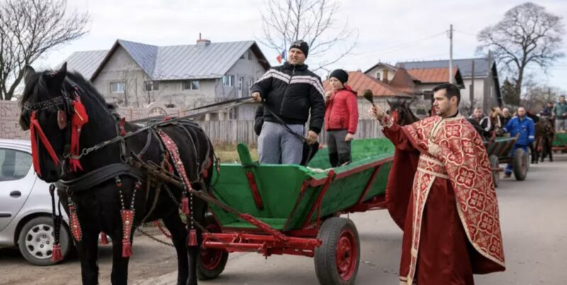 Vișina păstrează tradiția „Botezul Cailor” de Bobotează