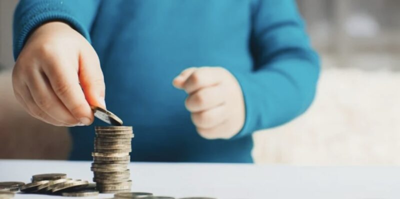  AJPIS Dâmbovița virează în avans alocațiile și indemnizațiile pentru copii