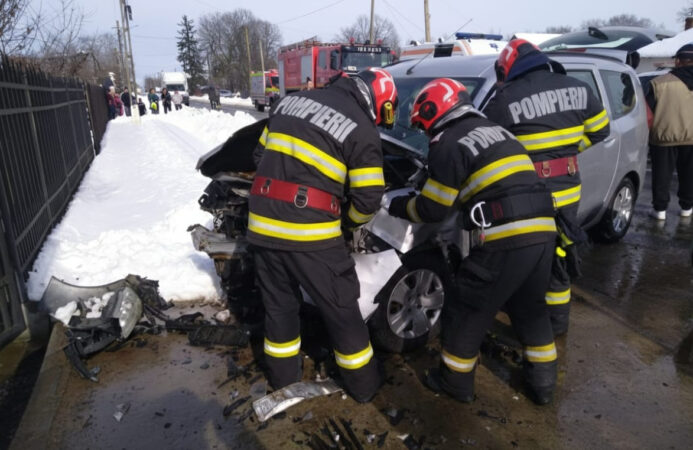 Accident rutier la Odobești, două victime transportate la spital