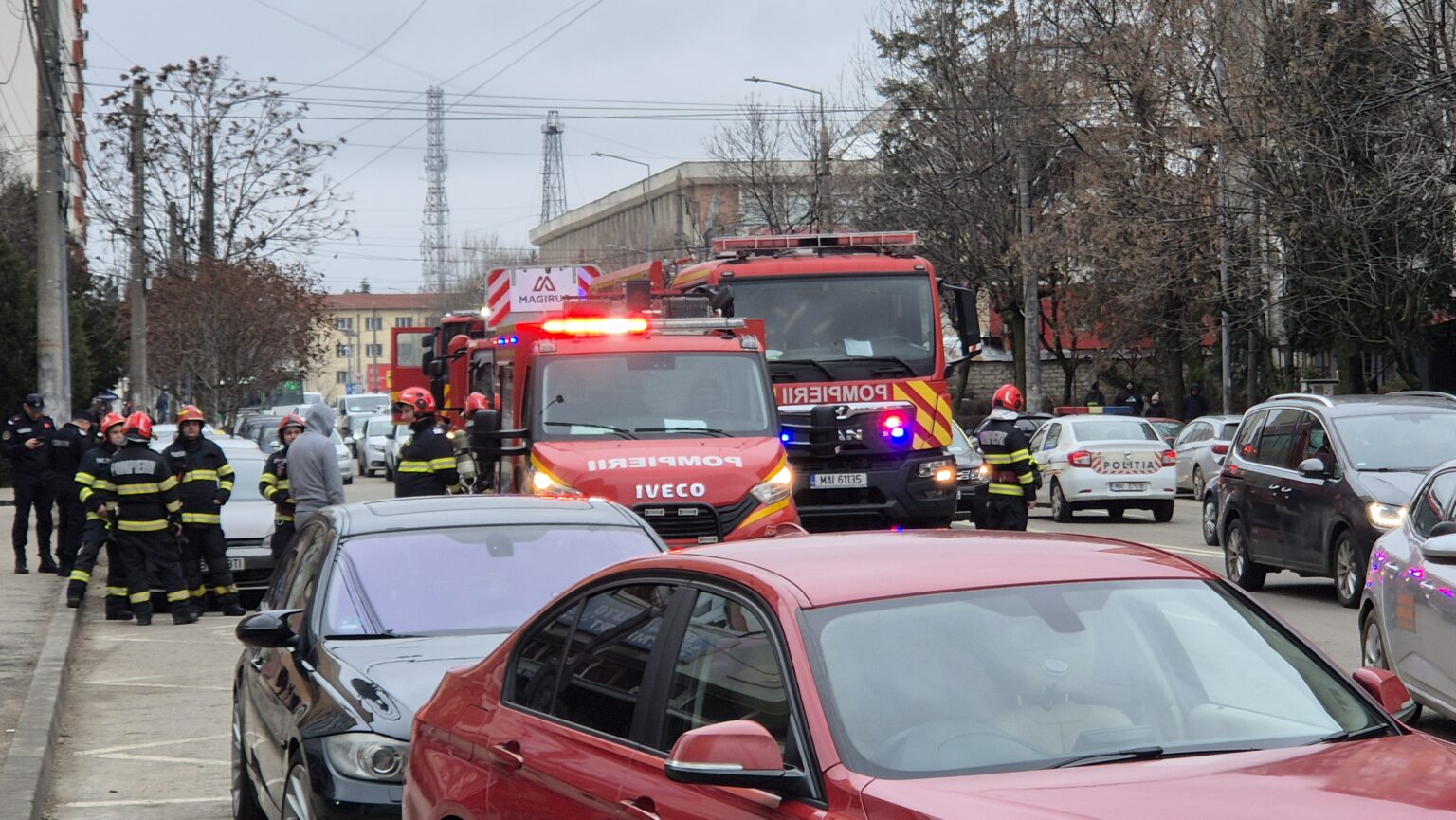 Alertă de gradul zero la Târgoviște: Incendiu într-un apartament, 15 persoane evacuate 