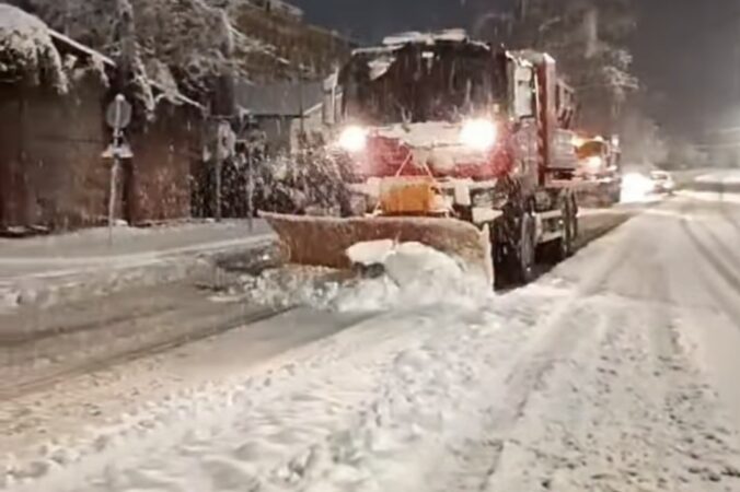  CODUL PORTOCALIU a făcut  deranj și în Târgoviște: 25 de utilaje și 130 de oameni au intervenit pentru deszăpezire