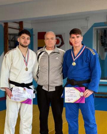 CSU Târgoviște strălucește la „Cupa Transilvania” , două medalii de aur pentru judoka târgovișteni CSU Târgoviște strălucește la „Cupa Transilvania” , două medalii de aur pentru judoka târgovișteni