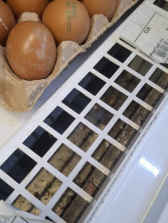  DSVSA Dâmbovița a luat la verificat  marile magazine: Amenzi de 190.000 lei și produse alimentare retrase de la vânzare