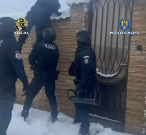  Percheziții la Ghenosu: Grup infracțional pentru camătă și șantaj, destructurat de DIICOT și polițiști