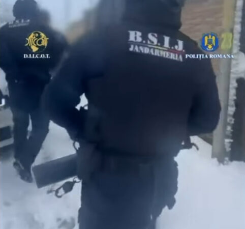  Percheziții la Ghenosu: Grup infracțional pentru camătă și șantaj, destructurat de DIICOT și polițiști