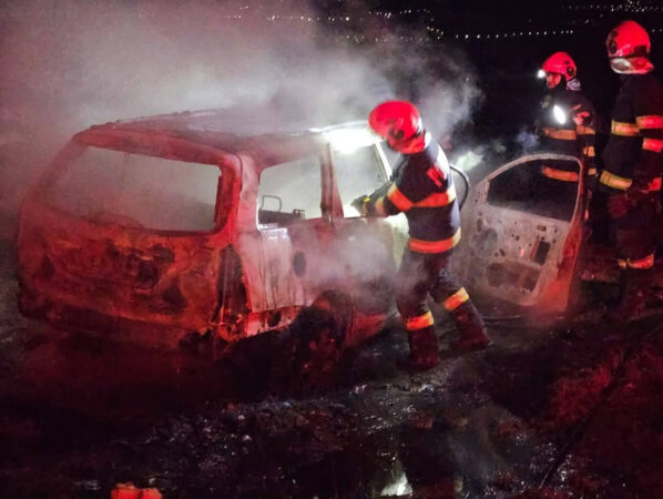  Incendiu la un autoturism în localitatea Voia,  intervenție promptă a pompierilor