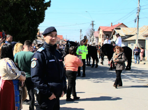 Jandarmii dâmbovițeni, prezenți la evenimentele publice de weekend pentru siguranța cetățenilor Jandarmii dâmbovițeni, prezenți la evenimentele publice de weekend pentru siguranța cetățenilor