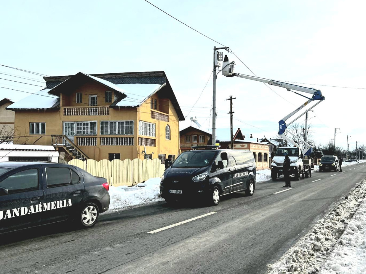 Racordări ilegale la rețeaua de energie electrică, depistate în comuna Cojasca