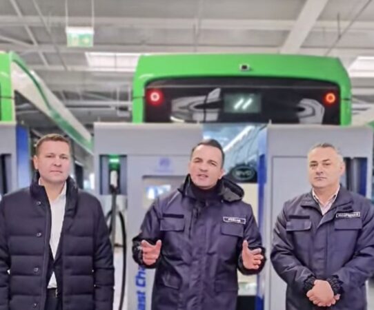 Târgoviște inaugurează transportul electric: De astăzi, primele autobuze electrice circulă în oraș și zona metropolitană