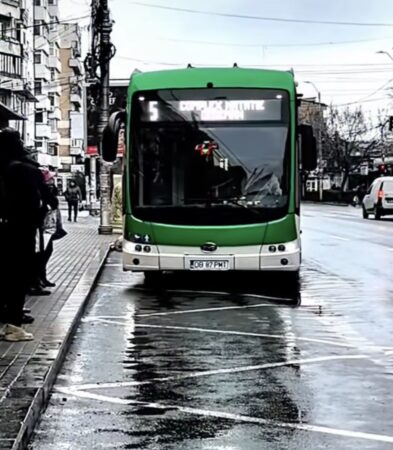 Transport public de calitate în Târgoviște și zona metropolitană: Autobuze electrice și hibride în circulație