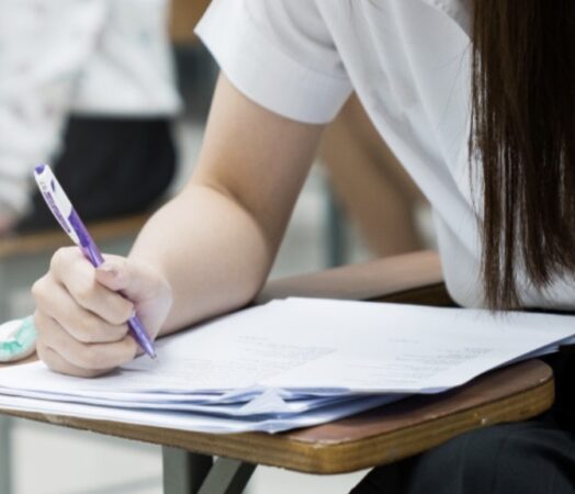 Aproape 4.000 de elevi din Dâmbovița susțin simularea Evaluării Naționale, prima probă are loc astăzi