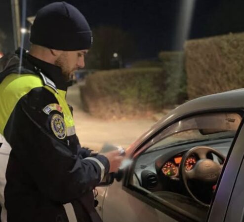 BĂRBAT DEPISTAT LA VOLAN CU PERMISUL SUSPENDAT