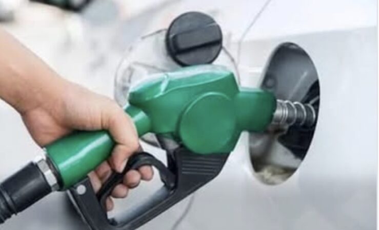 Carburanții scumpi, trimit șoferii peste graniță: Paradoxul importurilor, Moldova depinde de România