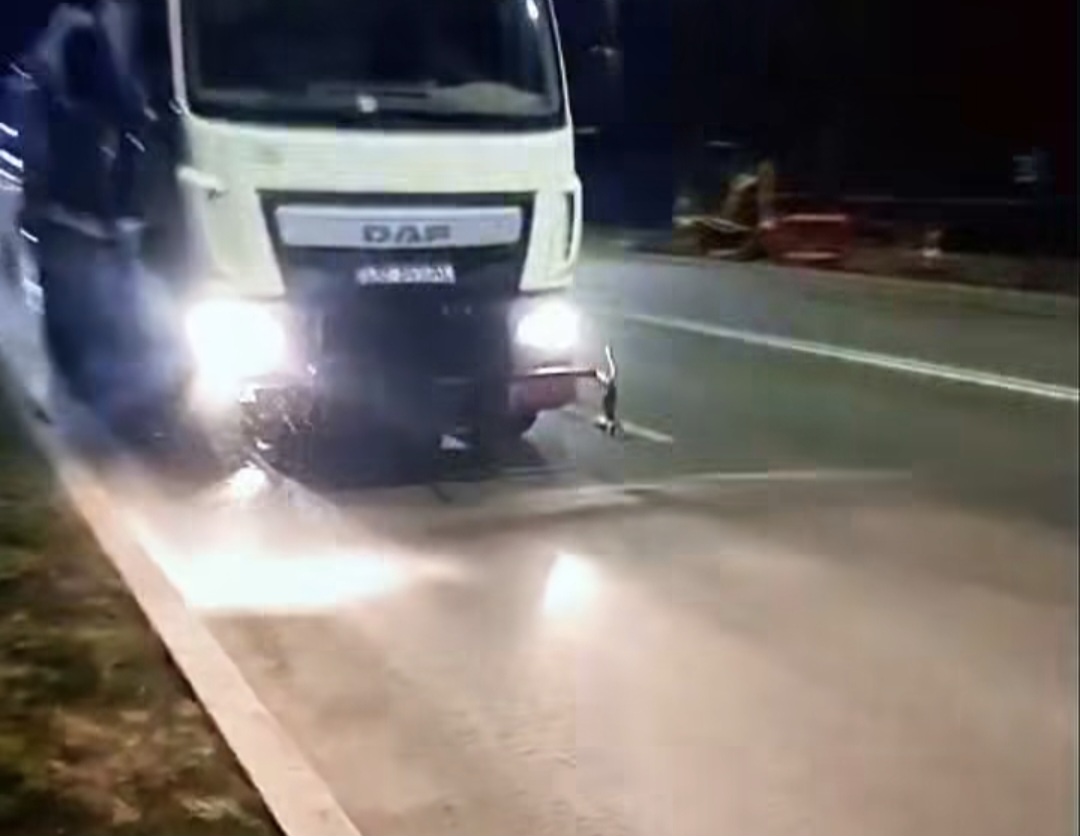 Curățenie pe timp de noapte în Târgoviște: Străzi spălate și igienizate în mai multe zone ale municipiului