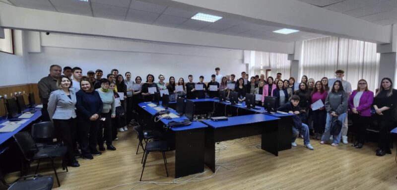 Elevii din Dâmbovița învață siguranța la locul de muncă: Câștigătorii merg la etapa națională de la Iași Elevii din Dâmbovița învață siguranța la locul de muncă: Câștigătorii merg la etapa națională de la Iași
