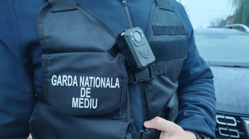 Garda de Mediu devine mai transparentă și mai sigură: bodycam obligatoriu pentru comisari Garda de Mediu devine mai transparentă și mai sigură: bodycam obligatoriu pentru comisari