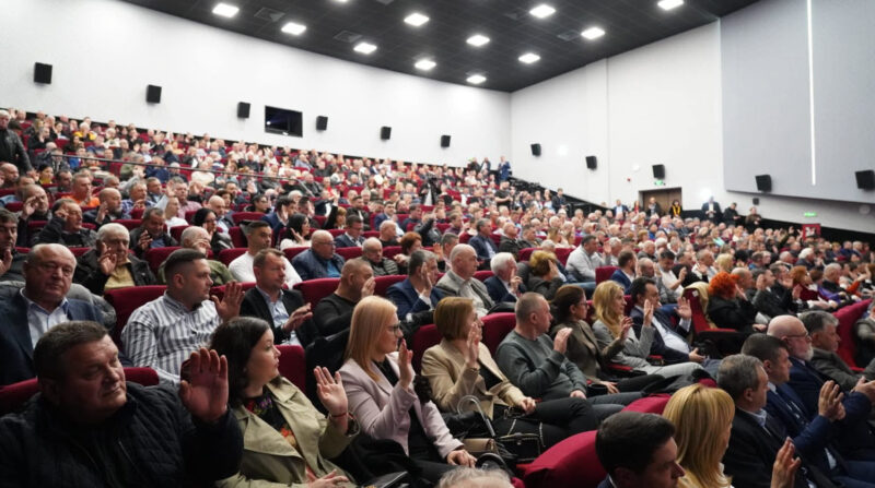 Grindeanu la Târgoviște: PSD Dâmbovița a  votat ieșirea de la guvernare