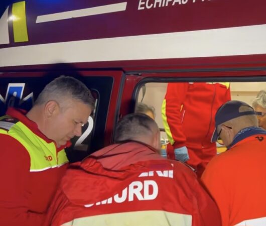 Incendiu puternic în Târgoviște: Zeci de locatari evacuați, mai multe persoane la spital