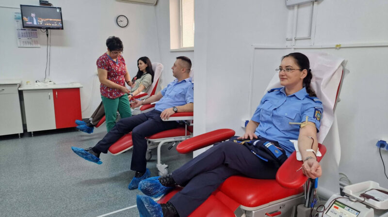 Jandarmii dâmbovițeni, în prima linie a solidarității: 13 litri de sânge donați pentru viață