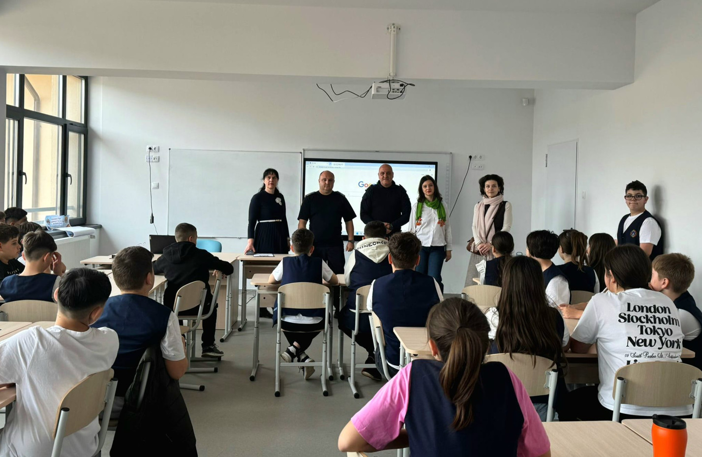 Lecție preventivă a jandarmilor la Școala „Tudor Vladimirescu” din Târgoviște