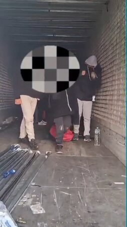 Alertă pe Autostrada A1: Migranți descoperiți într-un autocamion
