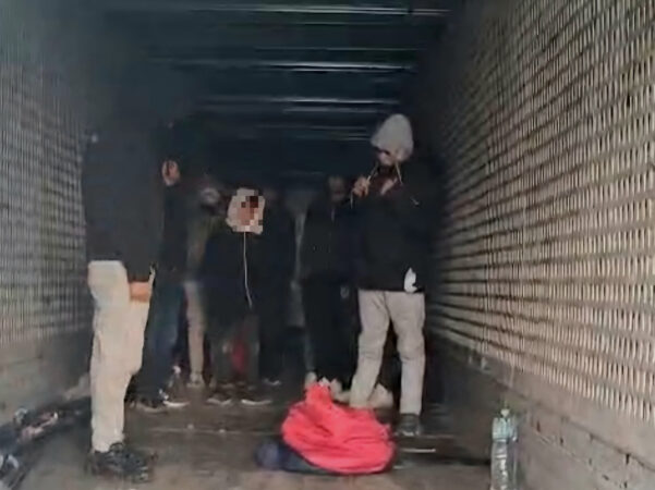Alertă pe Autostrada A1: Migranți descoperiți într-un autocamion