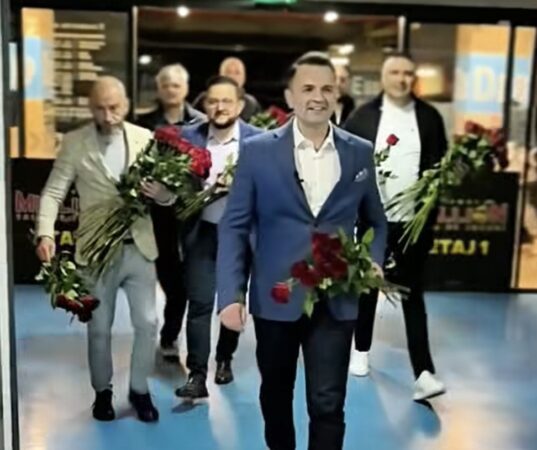 Primarul Daniel Cristian Stan a sărbătorit 8 Martie în Târgoviște: Flori și zâmbete pentru doamne și domnișoare