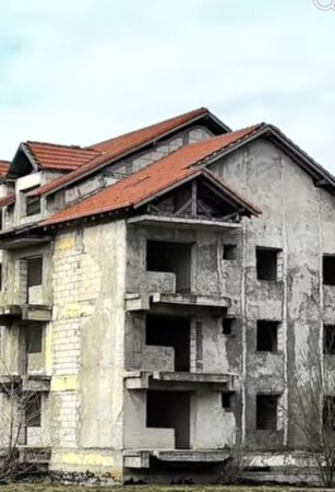 Primarul Daniel Cristian Stan acuză ANL de incompetență și nepăsare după 25 de ani de  blocuri neterminate