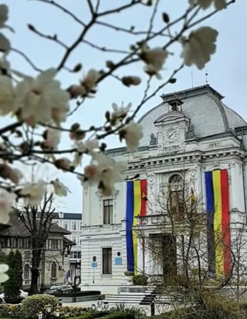 Primăvara își pune amprenta în Târgoviștea: orașul se umple de culoare și viață