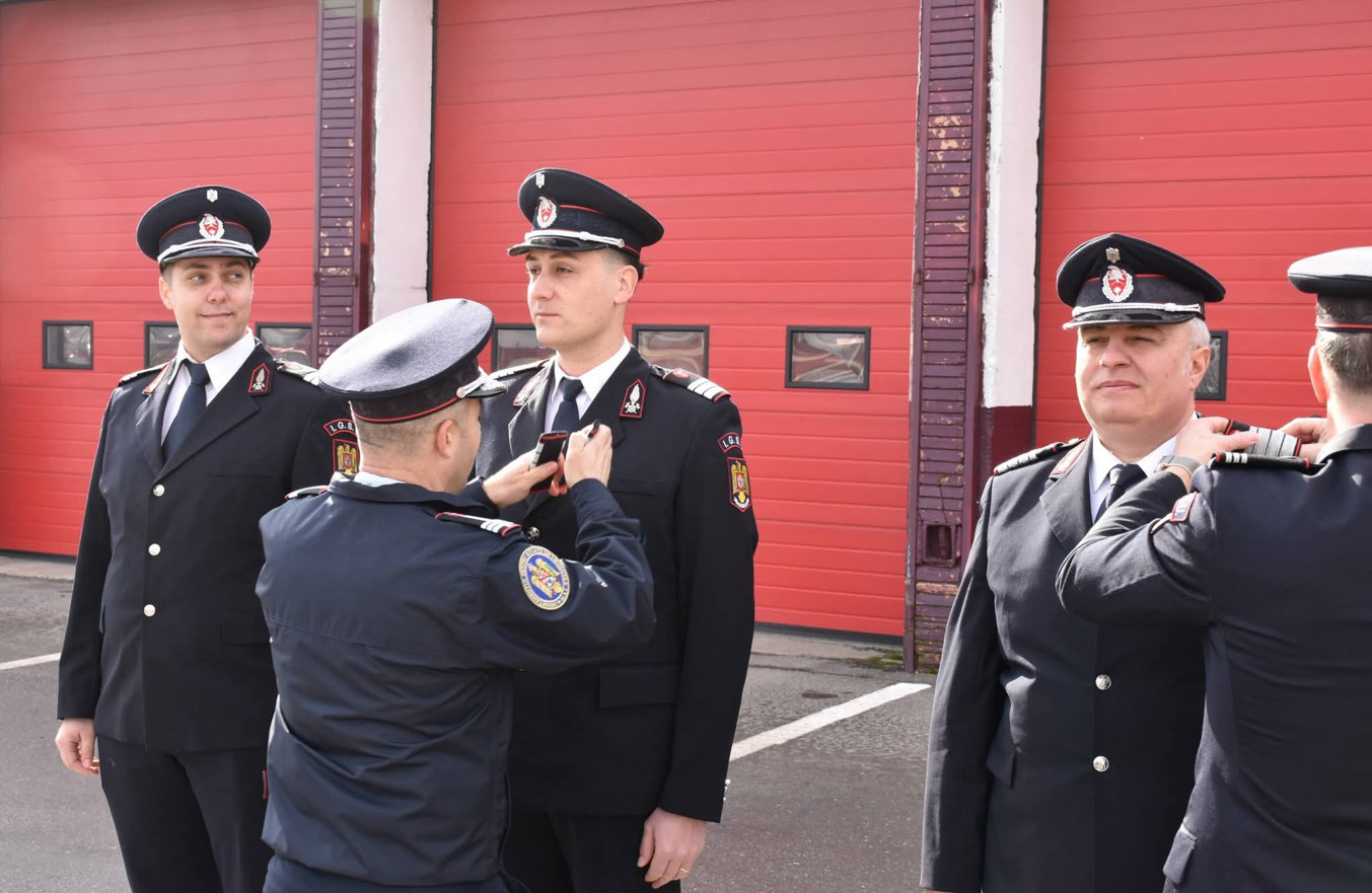 Respect pentru salvatori! Avansări și diplome pentru pompierii din Dâmbovița