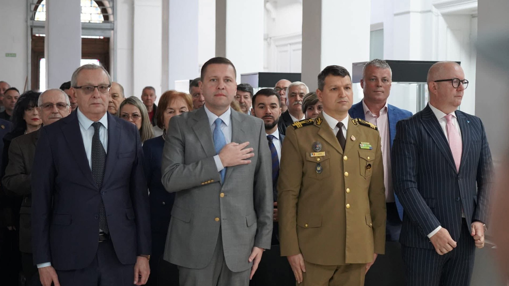 Respect și recunoștință pentru eroi: CJ Dâmbovița, alături de Asociația „Regina Maria”