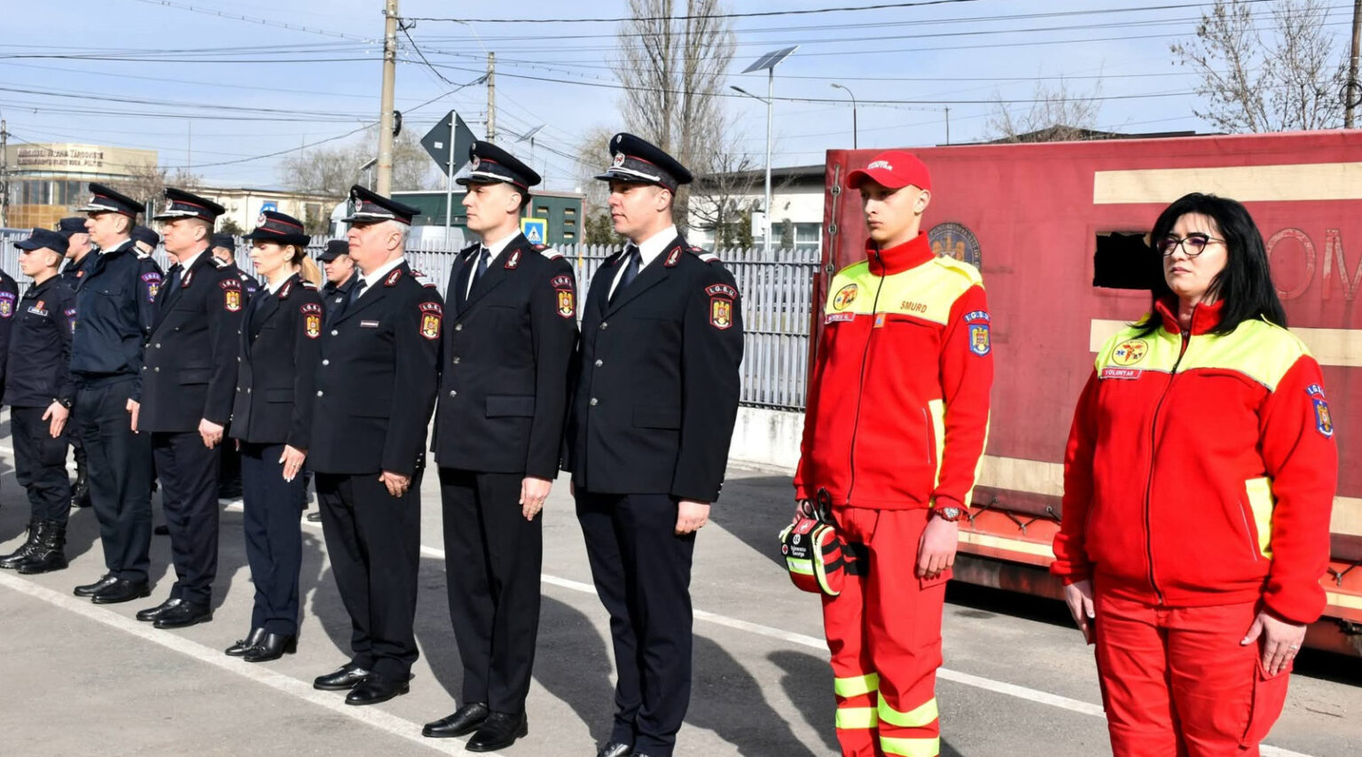 Respect pentru salvatori! Avansări și diplome pentru pompierii din Dâmbovița Respect pentru salvatori! Avansări și diplome pentru pompierii din Dâmbovița