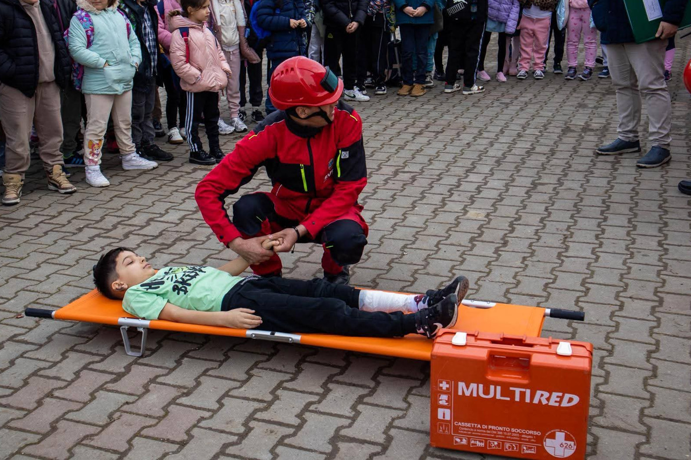 Săptămâna Protecției Civile în județul Dâmbovița: Voluntarii instruiesc comunitățile