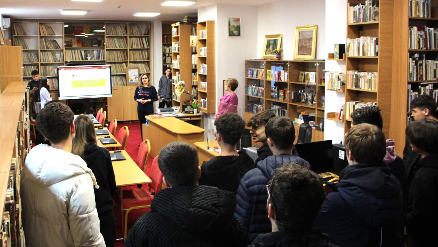 Săptămâna Verde la Biblioteca Județeană „Ion Heliade-Rădulescu” Dâmbovița Săptămâna Verde la Biblioteca Județeană „Ion Heliade-Rădulescu” Dâmbovița