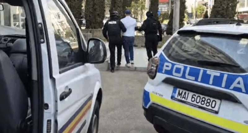 TÂNĂR REȚINUT PENTRU AMENINȚARE,  ÎNCĂLCAREA ORDINULUI DE PROTECȚIE și  DISTRUGEREA BRĂȚĂRII ELECTRONICE