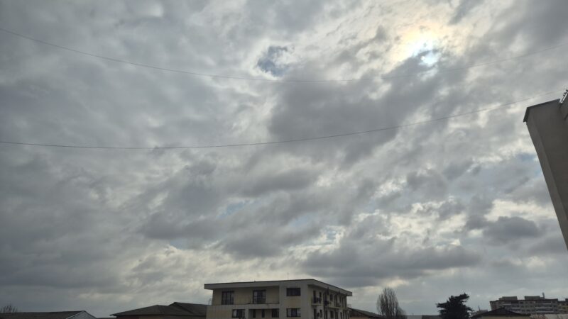 Vreme schimbătoare și rece în Dâmbovița. Ninsori în zona montană Padina–Peștera Vreme schimbătoare și rece în Dâmbovița. Ninsori în zona montană Padina–Peștera