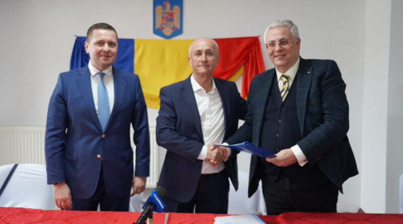 323,8 milioane de lei pentru dezvoltarea județului Dâmbovița: 14 contracte semnate în doar două zile 323,8 milioane de lei pentru dezvoltarea județului Dâmbovița: 14 contracte semnate în doar două zile
