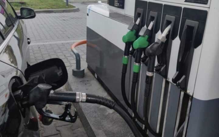Controale dure pe piața carburanților: amenzi pentru benzinăriile care au scumpit nejustificat prețurile